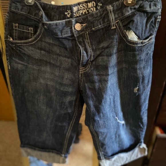 Distressed look jean capris. - Picture 1 of 2